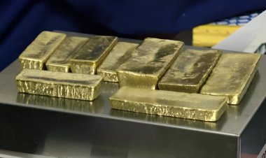Gold hits record above $3,900 an ounce