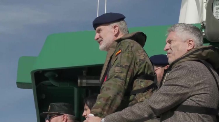King Felipe observes maritime drills in Cádiz