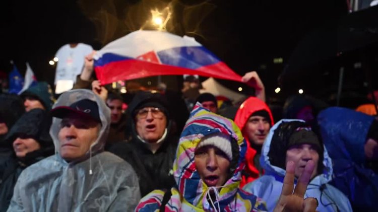 Czechs and Slovaks rally for democracy