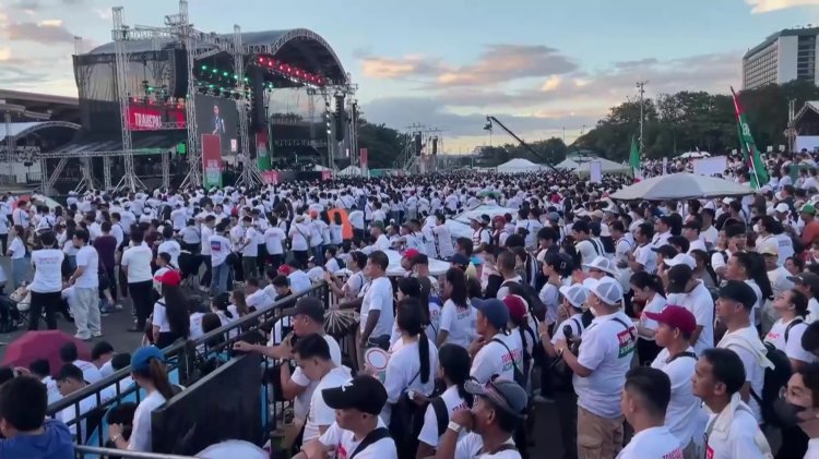 Filipinos stage mass protests over graft scandal