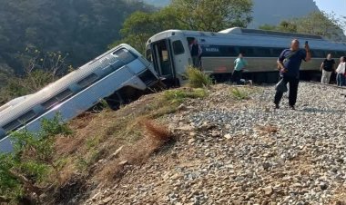 Mexico train derailment kills 13