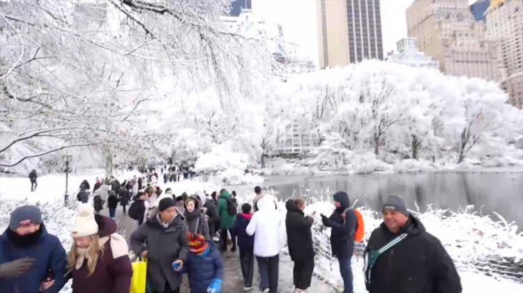 New York sees first snow of season
