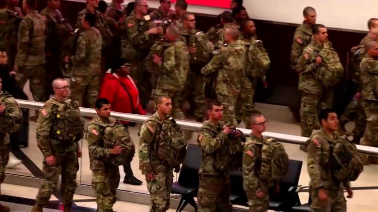 New U.S. Army recruits head home for holidays