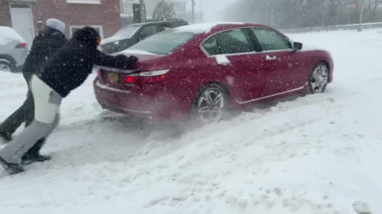 Snowstorm disrupts New York