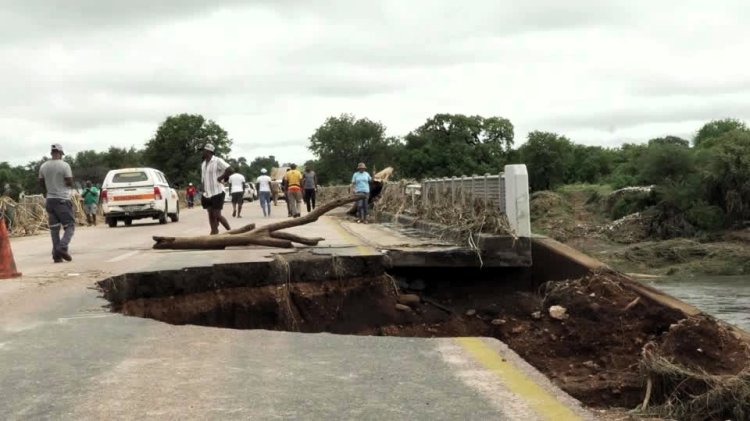 Limpopo flooding cuts roads and power