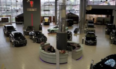 Gray-market cars flow to Russia