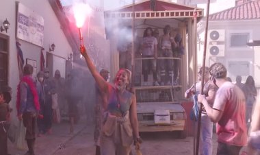 Galaxidi hosts annual flour war