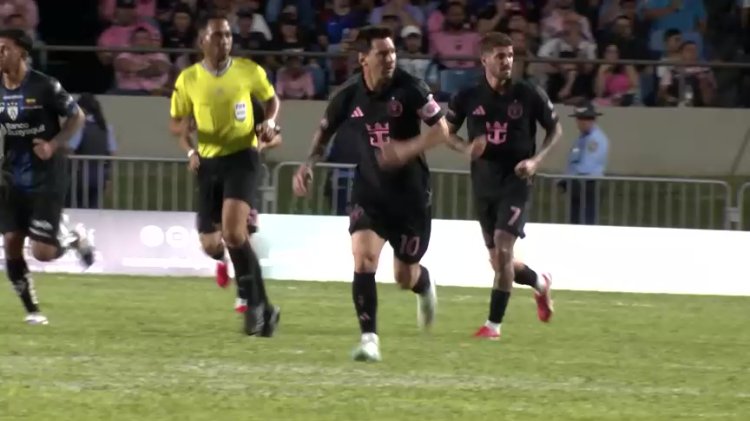 Messi thrills fans in Puerto Rico