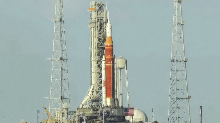 Artemis II to fly crew around Moon