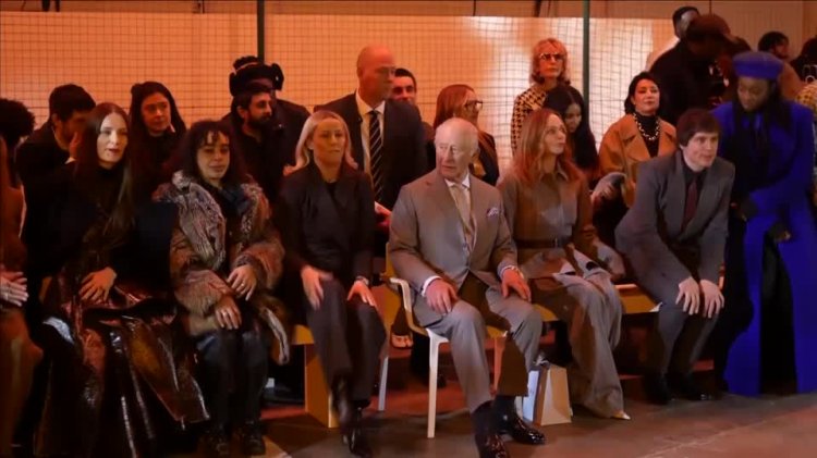 King attends show amid royal probe