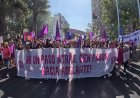 Women march in Santiago for rights