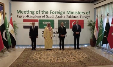 Pakistan hosts de-escalation talks