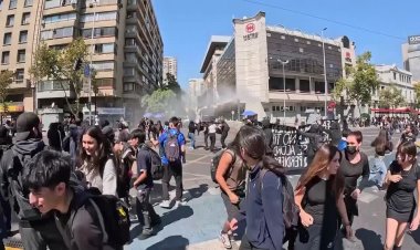 Chile students protest reforms
