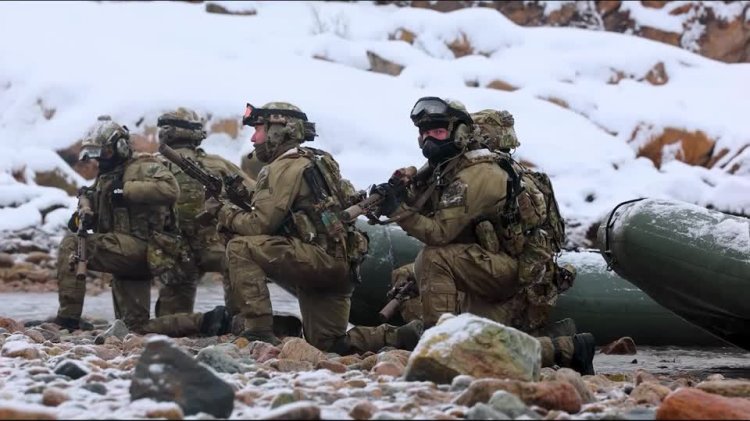 Royal Marines conduct Arctic reconnaissance
