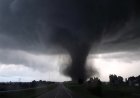 Tornadoes hit Oklahoma, injure several