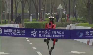 Humanoid robots race in Beijing event
