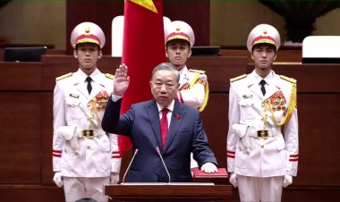 Vietnam leader takes dual role