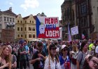 Prague protesters defend public media independence