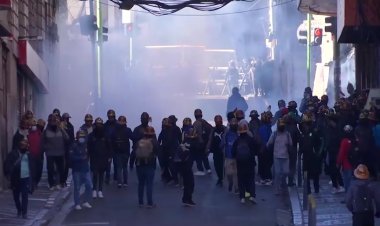 Bolivian miners clash with police