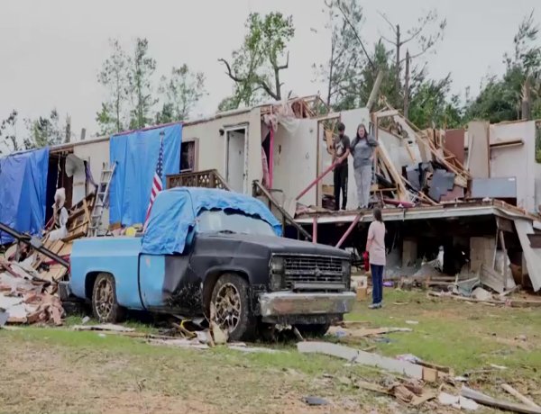 Tornadoes batter Mississippi