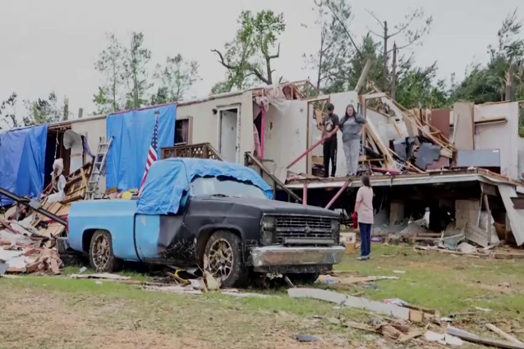 Tornadoes batter Mississippi