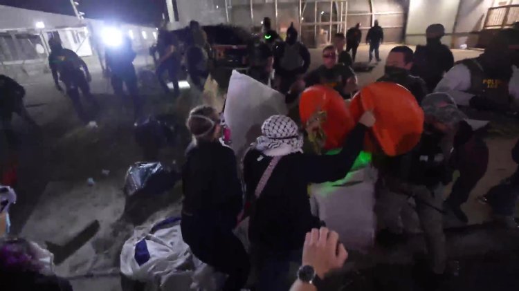 Clashes erupt outside Newark detention center