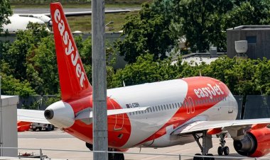 EasyJet weighs possible takeover bid